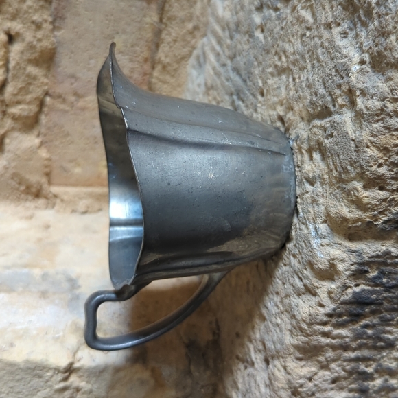 Vintage Trade Mark Pewter by Poole Creamer (CS8 C) and Sugar Dish (CS8 S) Set - Picture 7 of 13